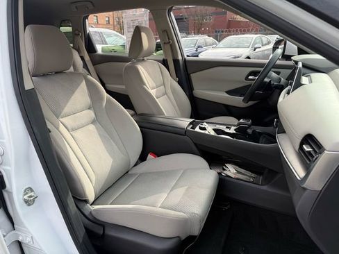 Used 2024 Nissan Rogue SV image 11