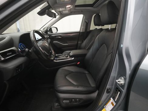 Used 2023 Toyota Highlander Limited AWD/4WD image 7