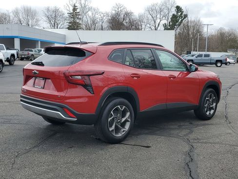 New 2026 Chevrolet Trax LT w/ Driver Confidence Package FWD image 4