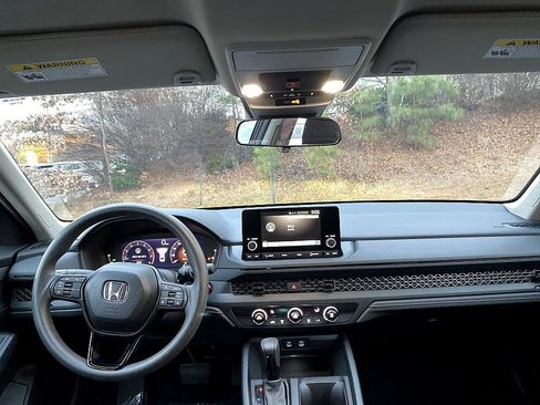 Used 2025 Honda Accord LX image 19