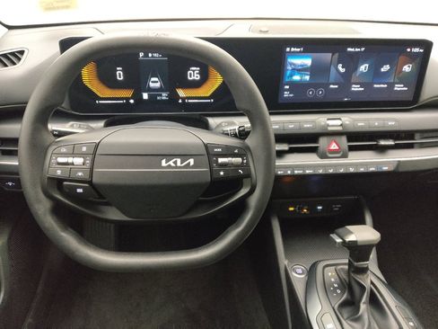 Used 2025 Kia K4 FWD image 22