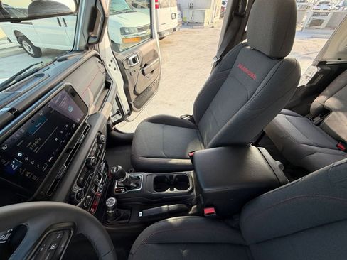 Used 2025 Jeep Wrangler Unlimited Rubicon image 41