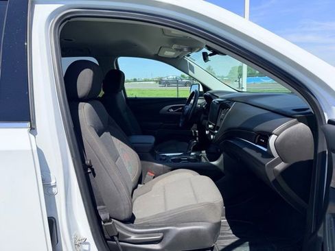 Used 2019 Chevrolet Traverse LT FWD image 11