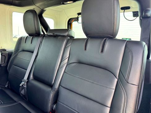 Used 2023 Jeep Wrangler Unlimited Sahara image 17