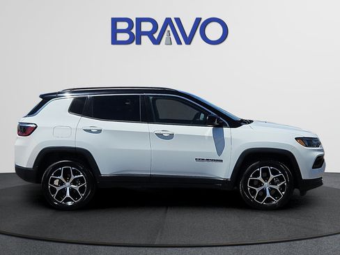 Used 2024 Jeep Compass Limited AWD/4WD image 5