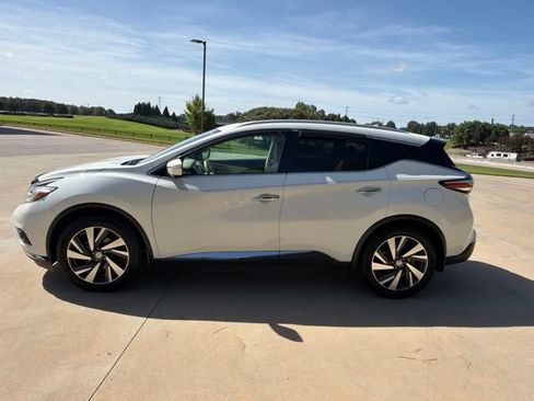 Used 2015 Nissan Murano Platinum w/ Platinum Technology Package FWD image 11