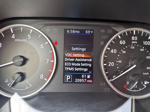 Used 2025 Nissan Sentra S image 11