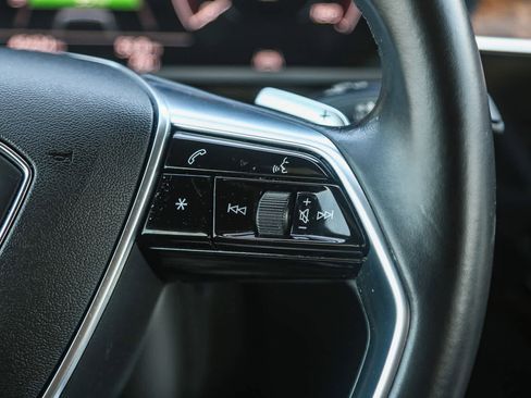 Used 2022 Audi e-tron Premium image 12