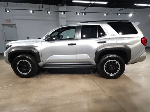 Used 2025 Toyota 4Runner TRD Off-Road AWD/4WD image 4