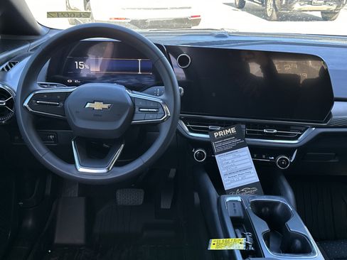 New 2025 Chevrolet Equinox EV LT image 21