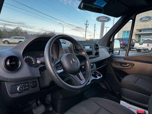 Used 2021 Mercedes-Benz Sprinter 2500 image 15