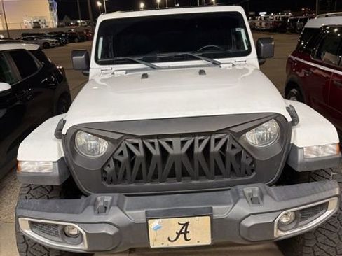 Used 2019 Jeep Wrangler Unlimited Sahara w/ Uconnect 4C Nav & Sound Group image 2