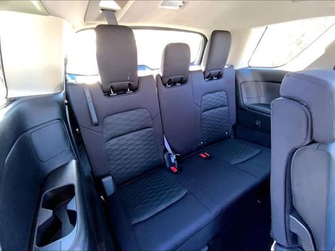 Used 2024 Nissan Pathfinder SV image 18