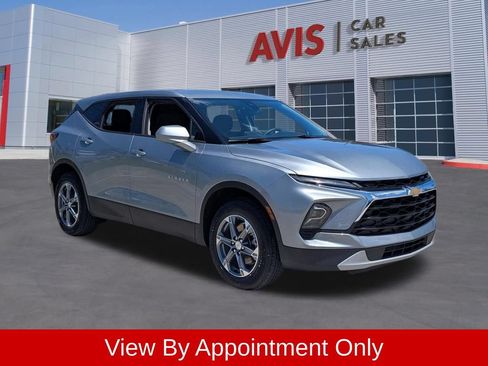 Used 2025 Chevrolet Blazer LT FWD image 3