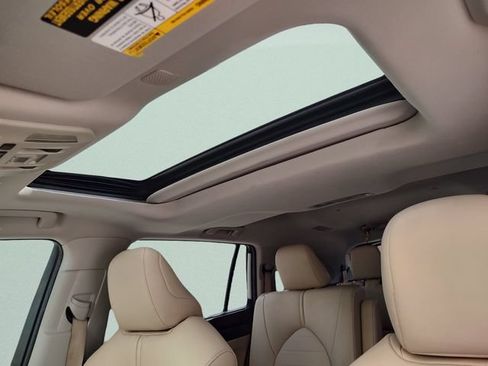 Used 2021 Toyota Highlander XLE FWD image 26