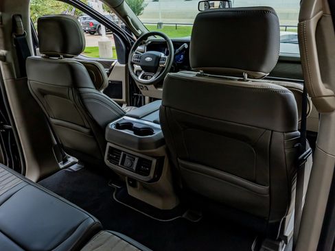 Used 2026 Ford F250 Platinum w/ Platinum Plus Package AWD/4WD image 32