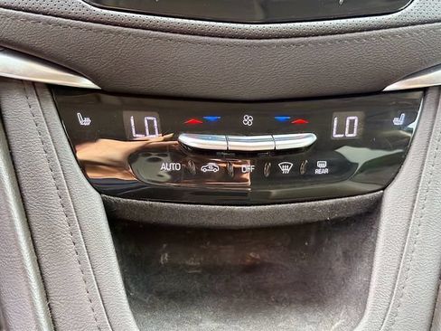 Used 2019 Cadillac XT5 Luxury w/ LPO, Black Ice Package AWD/4WD image 17