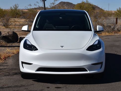 Used 2023 Tesla Model Y Long Range AWD/4WD image 2