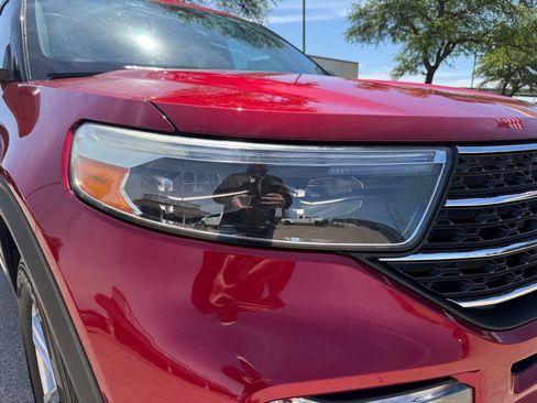 Used 2020 Ford Explorer XLT w/ Equipment Group 202A image 11