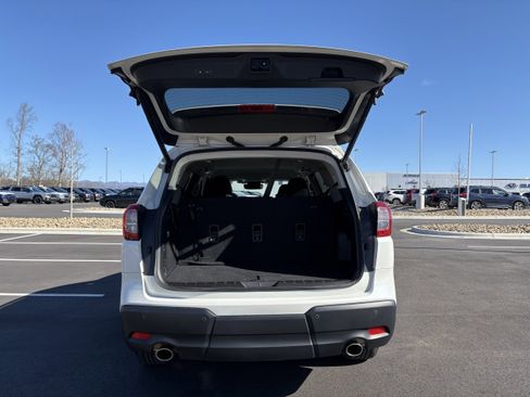 Used 2024 Subaru Ascent Premium w/ Convenience Package image 11