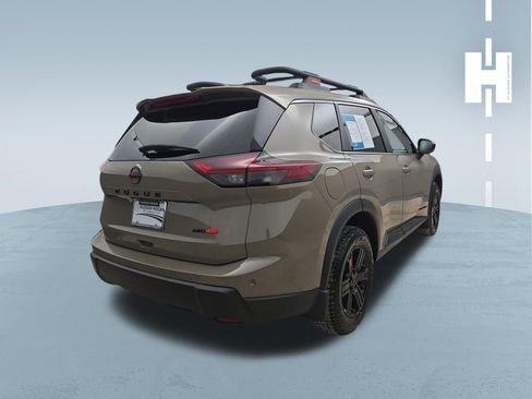 Used 2025 Nissan Rogue SV AWD/4WD image 4
