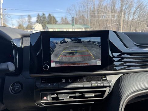 Used 2025 Toyota Camry SE w/ Convenience Package image 14