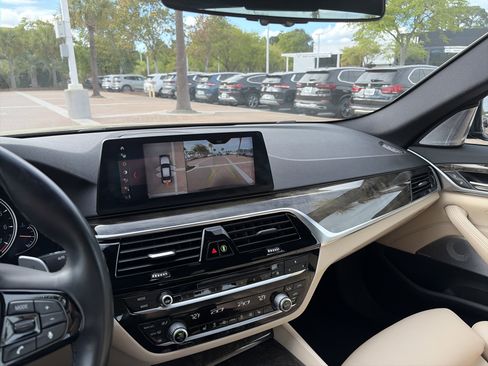 Used 2018 BMW 540i w/ Premium Package image 31