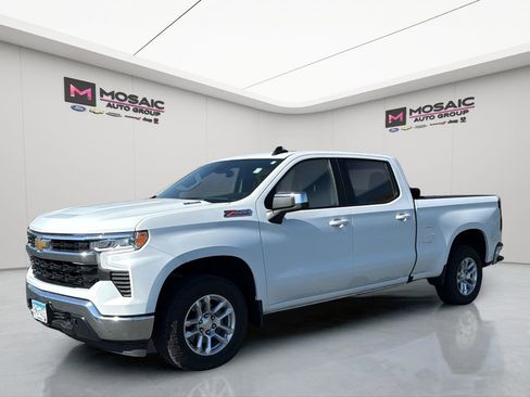 Used 2023 Chevrolet Silverado 1500 LT AWD/4WD image 7