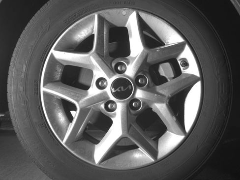 Used 2025 Kia Soul LX w/ LX Technology Package FWD image 13