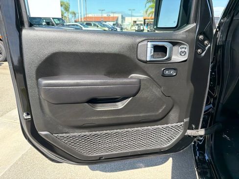 Used 2024 Jeep Gladiator Sport AWD/4WD image 16