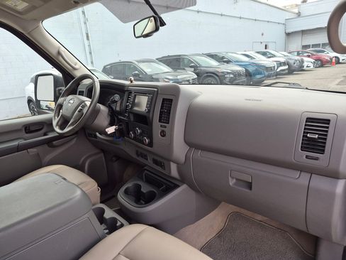 Used 2018 Nissan NV 3500 SL RWD image 31