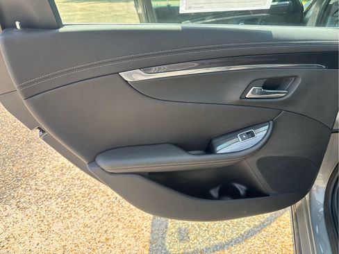 Used 2017 Chevrolet Impala Premier FWD image 31