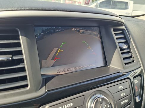 Used 2018 Nissan Pathfinder S FWD image 13