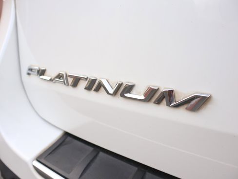 Used 2020 Ford Explorer Platinum w/ Premium Technology Package AWD/4WD image 32