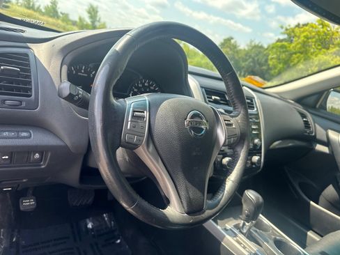 Used 2015 Nissan Altima 2.5 SL FWD image 22