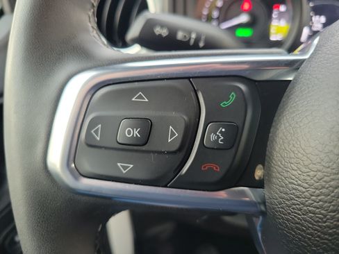 Used 2025 Jeep Wrangler Unlimited Sahara w/ Safety Group AWD/4WD image 16
