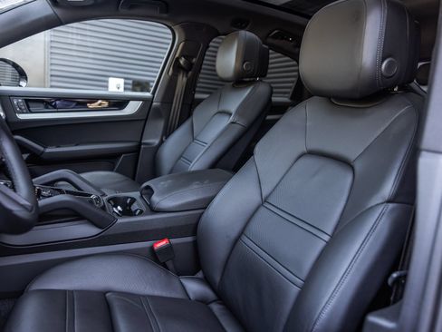 Certified 2024 Porsche Cayenne Coupe AWD/4WD image 5