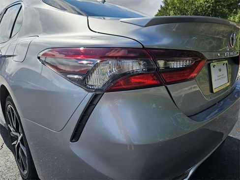 Used 2024 Toyota Camry SE image 9