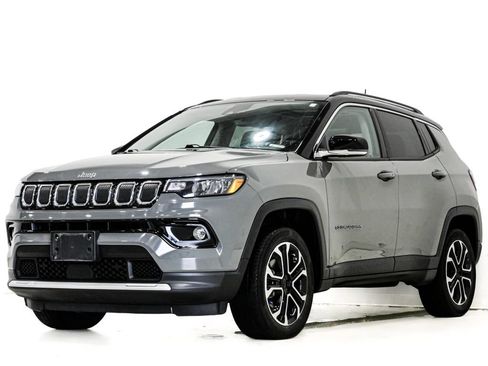 Used 2022 Jeep Compass Limited w/ Sun and Sound Group AWD/4WD image 3