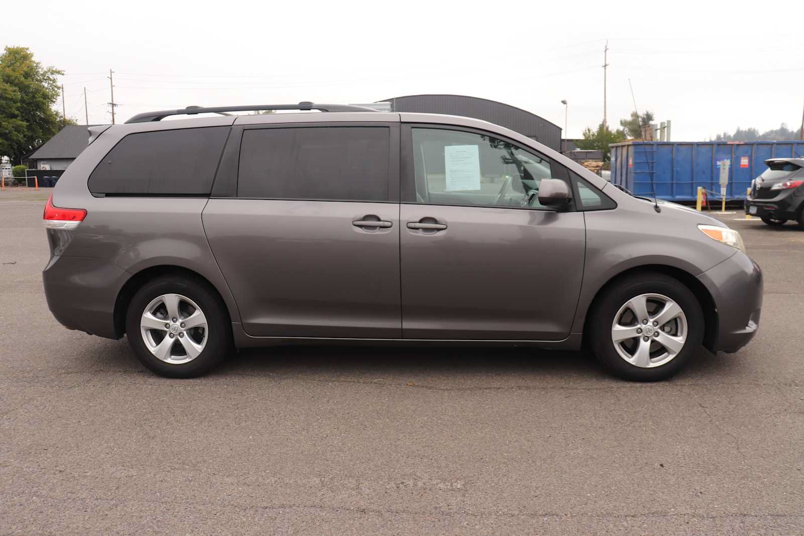 Used 2014 Toyota Sienna LE FWD image 4