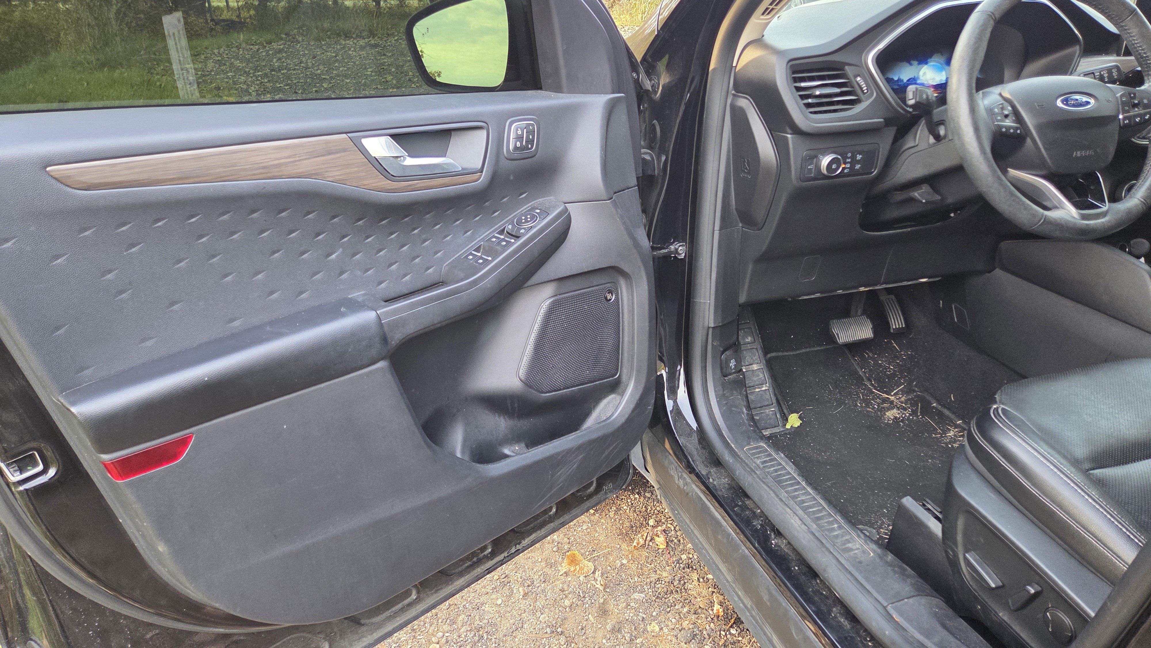 Used 2020 Ford Escape Titanium AWD/4WD image 4