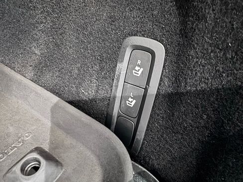 Used 2019 Volvo XC60 T5 R-Design w/ Protection Package Premier image 40