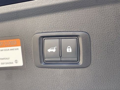 Used 2025 Mitsubishi Eclipse Cross Black Edition image 8