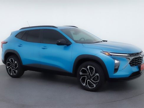 Used 2025 Chevrolet Trax RS w/ Driver Confidence Package image 1