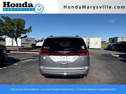 Used 2021 Chrysler Pacifica Touring w/ Uconnect Theater Family Group