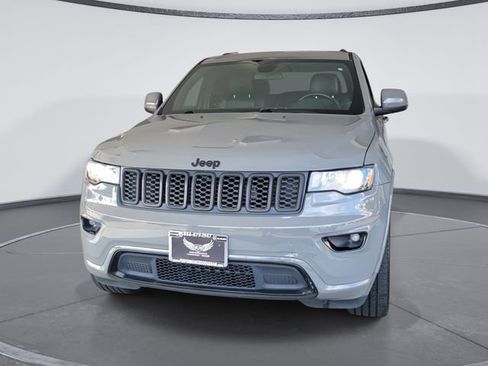Used 2021 Jeep Grand Cherokee Laredo X AWD/4WD image 3