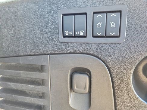 Used 2017 Chevrolet Suburban Premier image 8