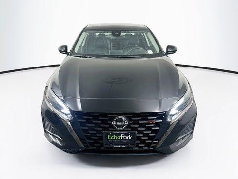 Used 2023 Nissan Altima 2.5 SR AWD/4WD image 2