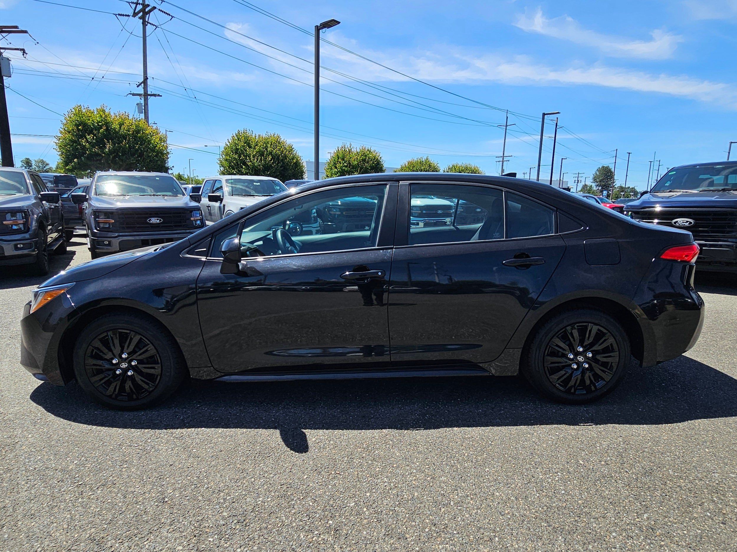 Used 2023 Toyota Corolla LE FWD image 1