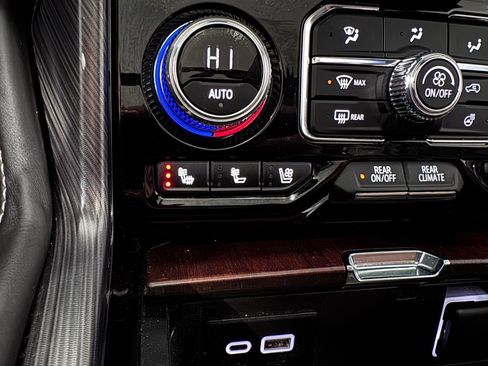 Certified 2024 GMC Yukon Denali Ultimate image 27